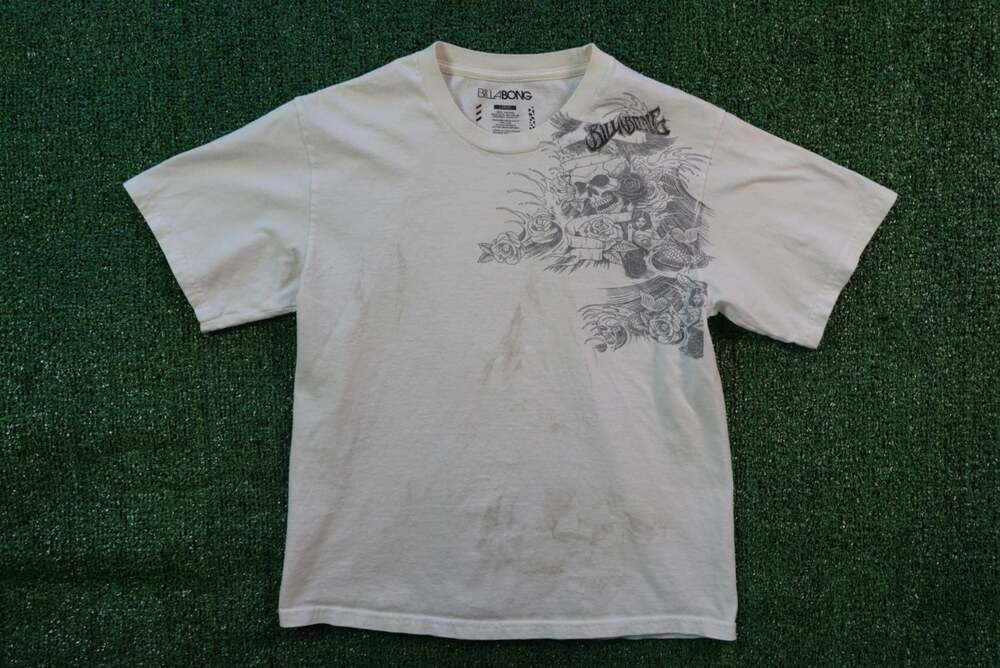 Vintage Billabong Y2K Skull and Roses Graphic T-Shirt White Large